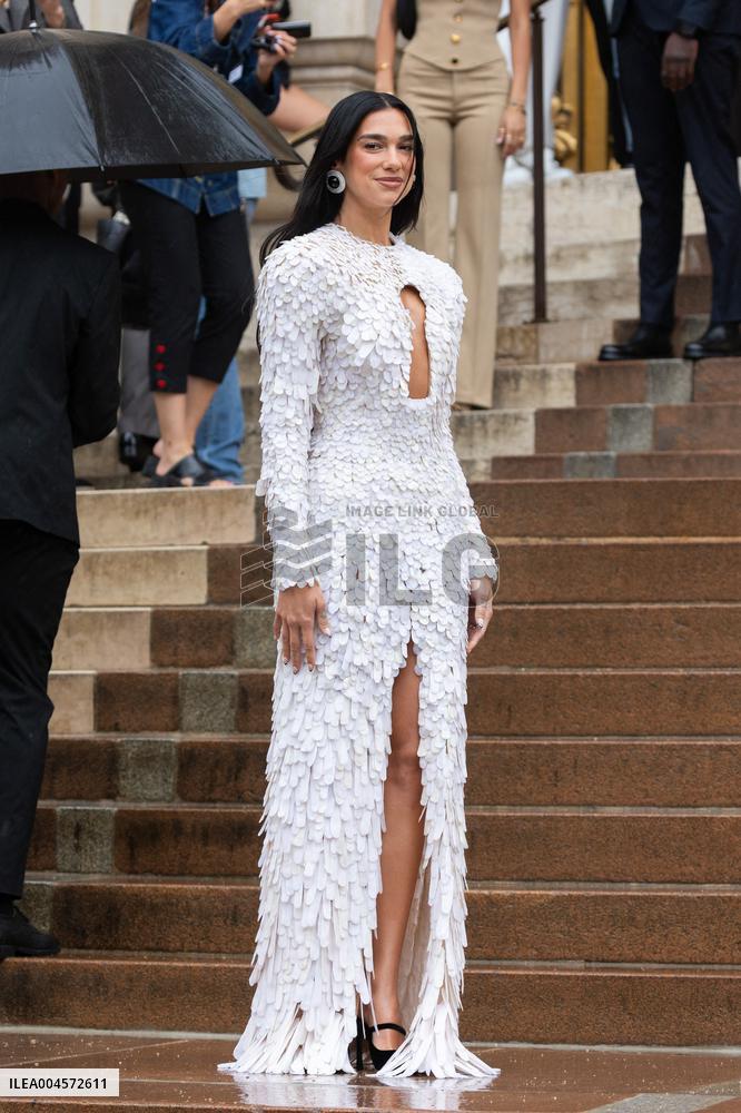 PFW Schiaparelli Outside Arrivals NB