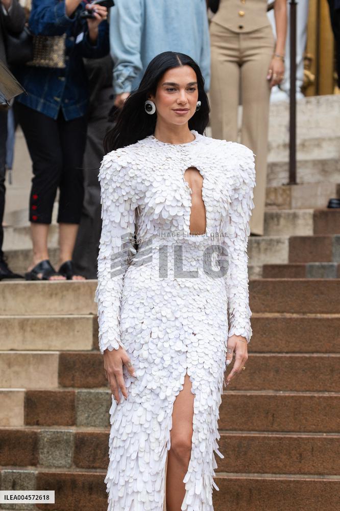 PFW Schiaparelli Outside Arrivals NB