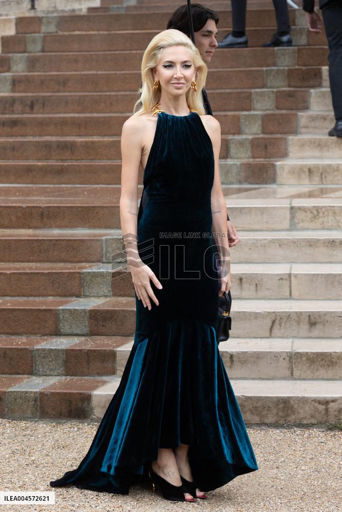 PFW Schiaparelli Outside Arrivals NB