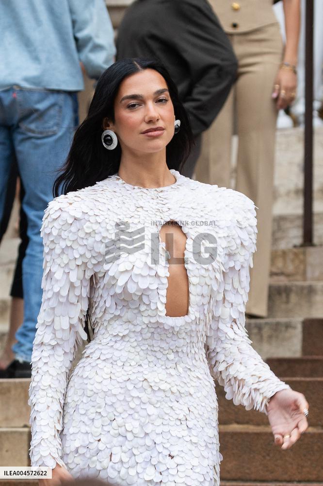 PFW Schiaparelli Outside Arrivals NB