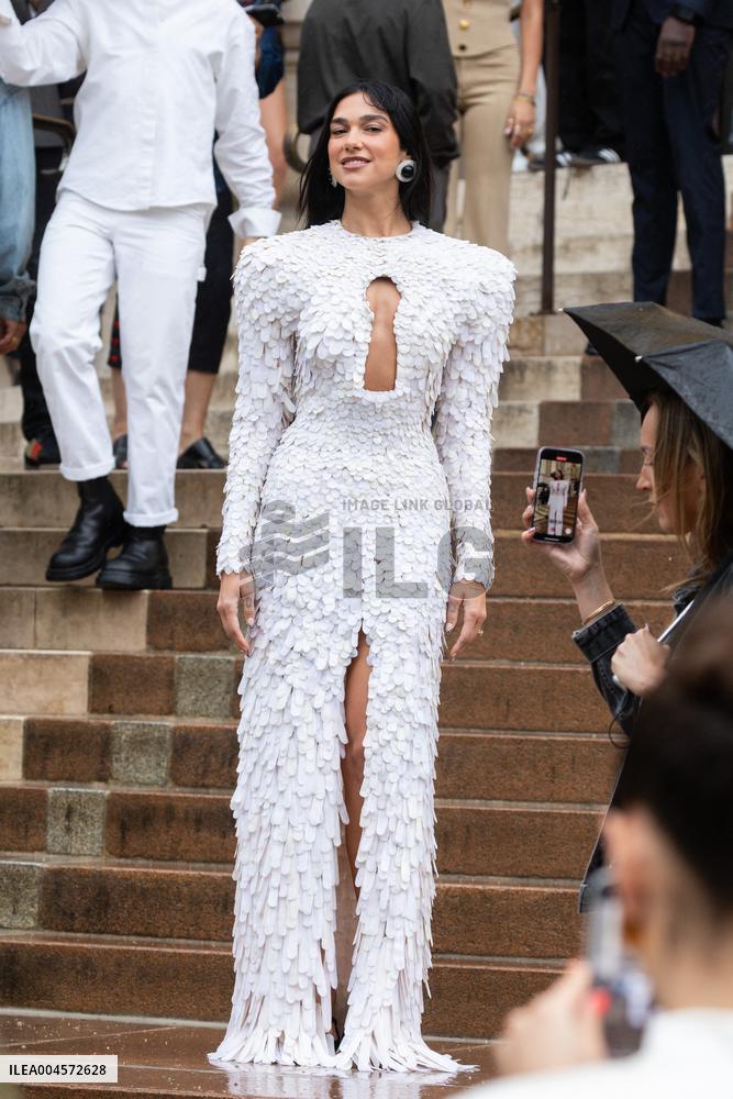 PFW Schiaparelli Outside Arrivals NB