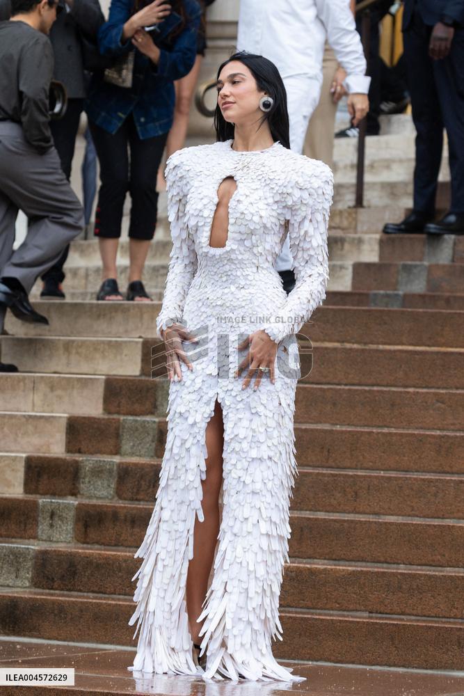 PFW Schiaparelli Outside Arrivals NB