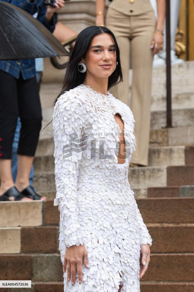 PFW Schiaparelli Outside Arrivals NB