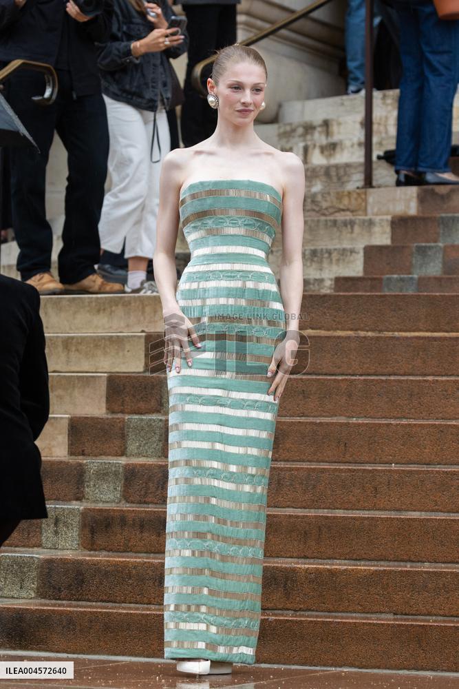 PFW Schiaparelli Outside Arrivals NB