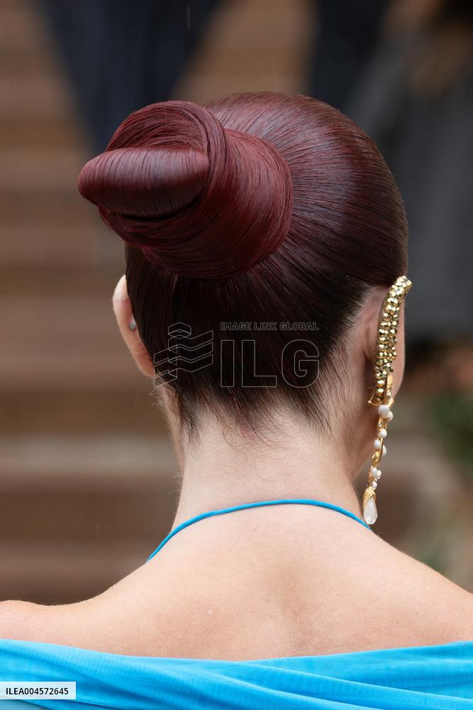 PFW Schiaparelli Outside Arrivals NB