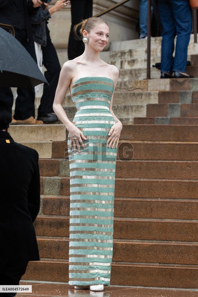 PFW Schiaparelli Outside Arrivals NB