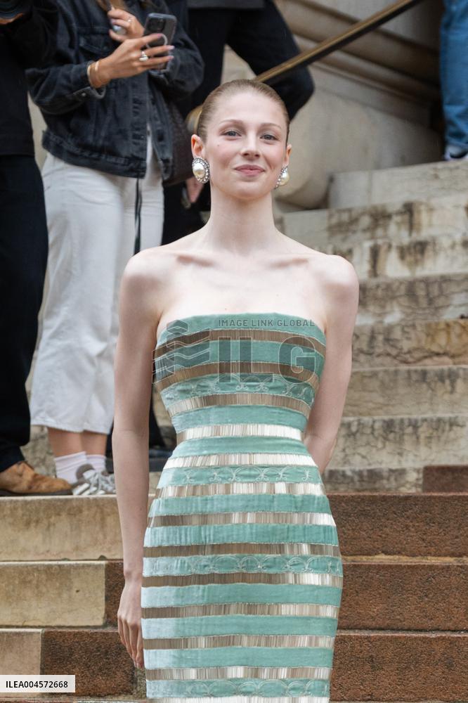PFW Schiaparelli Outside Arrivals NB