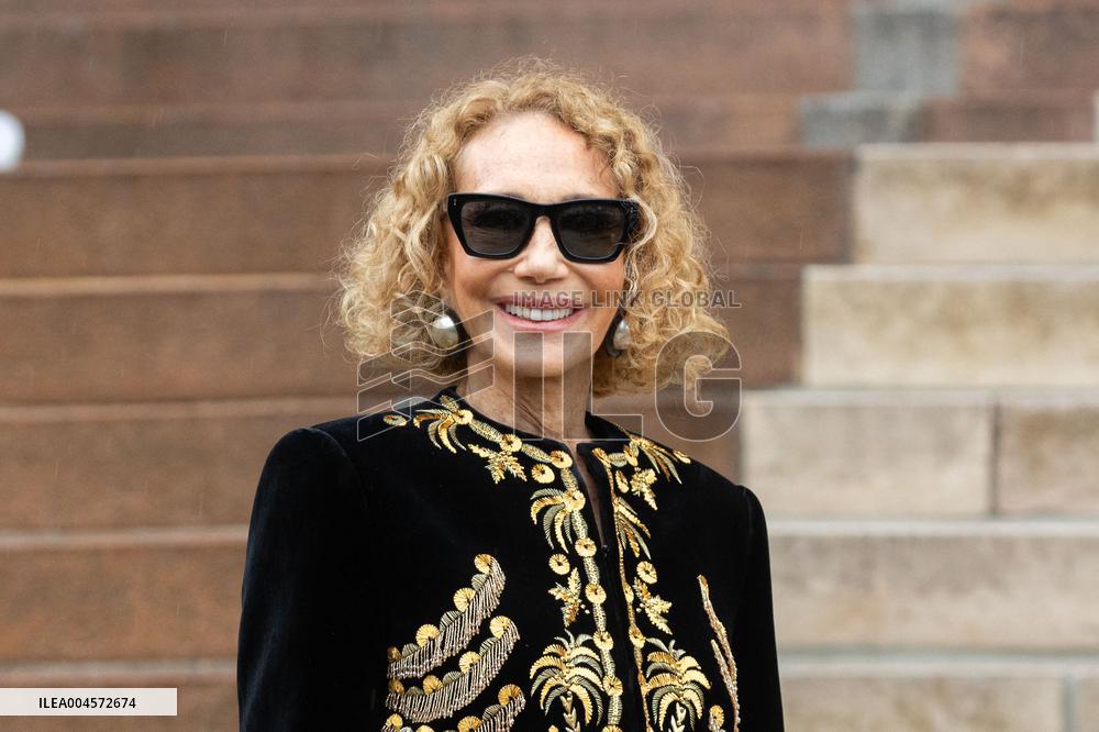 PFW Schiaparelli Outside Arrivals NB