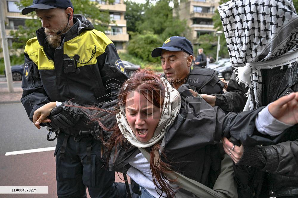 Protest Against Mass Arrests - The Hague