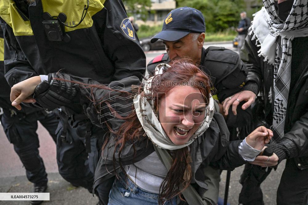 Protest Against Mass Arrests - The Hague