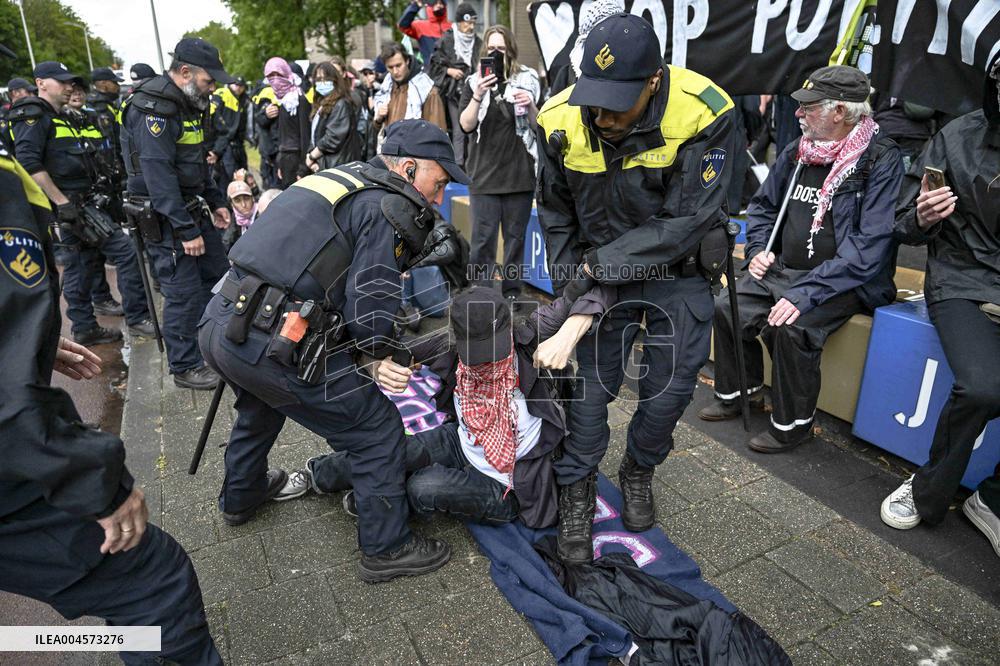 Protest Against Mass Arrests - The Hague