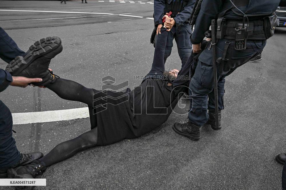 Protest Against Mass Arrests - The Hague