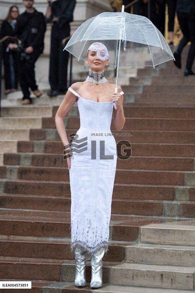 PFW Schiaparelli Arrivals AM