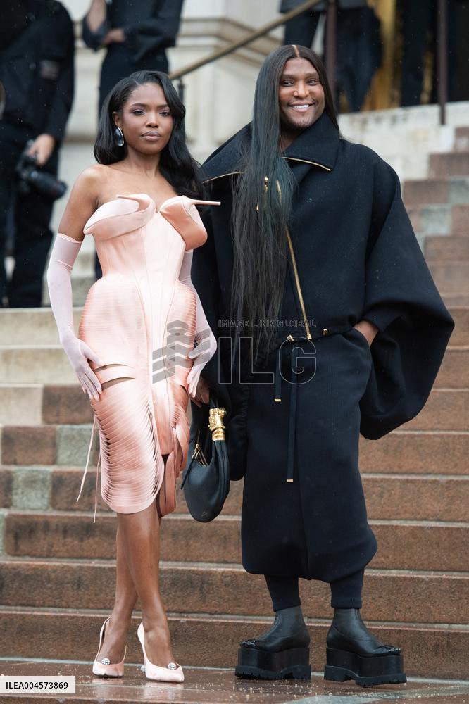 PFW Schiaparelli Arrivals AM