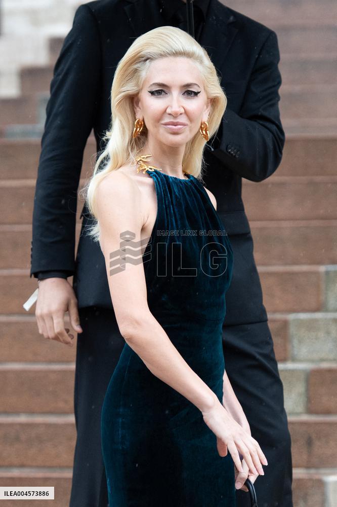 PFW Schiaparelli Arrivals AM