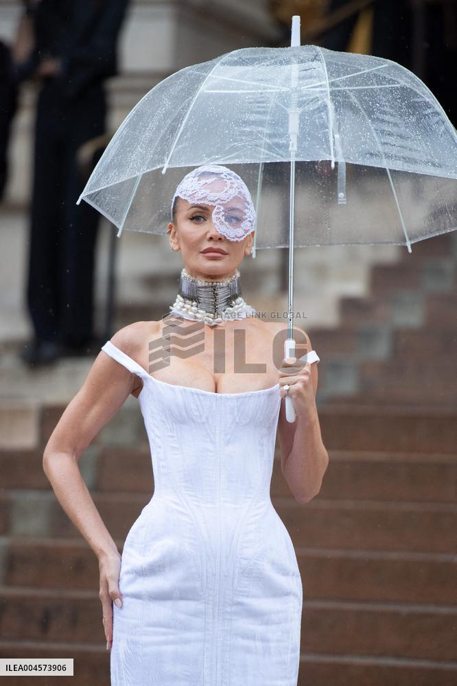 PFW Schiaparelli Arrivals AM