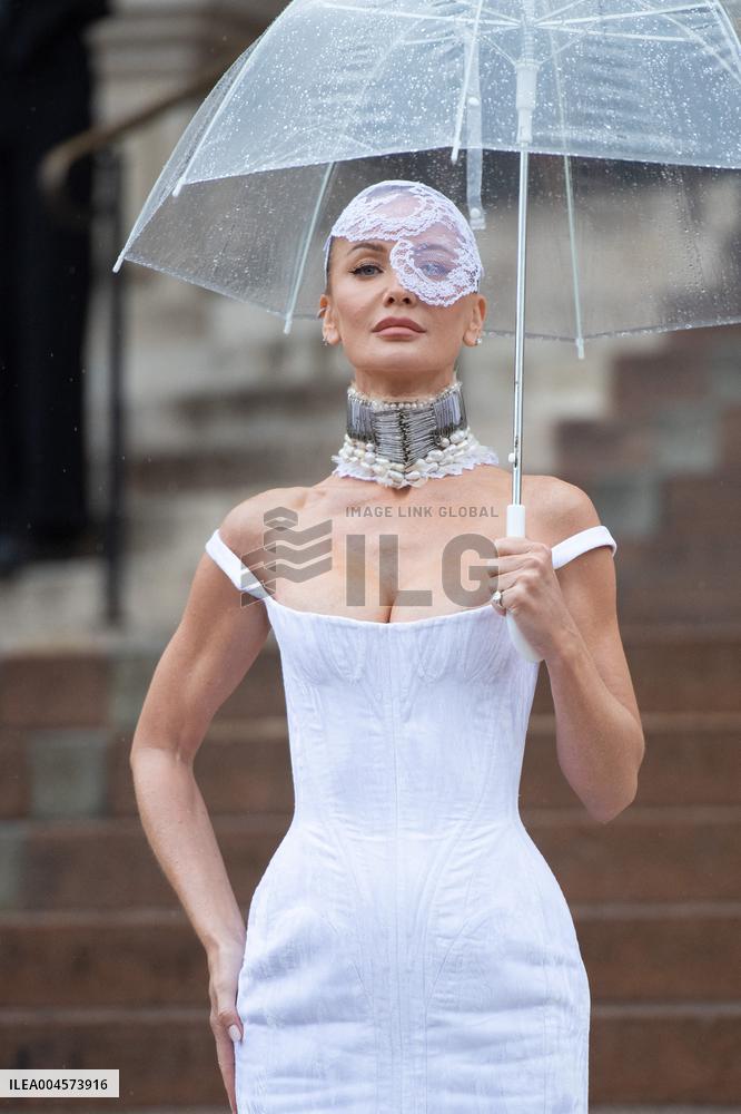 PFW Schiaparelli Arrivals AM