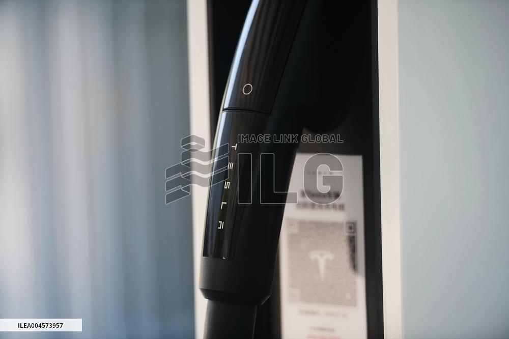 Tesla V4 Super Charging Pile