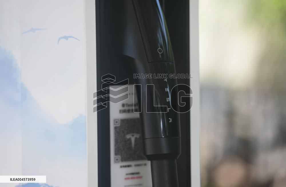 Tesla V4 Super Charging Pile