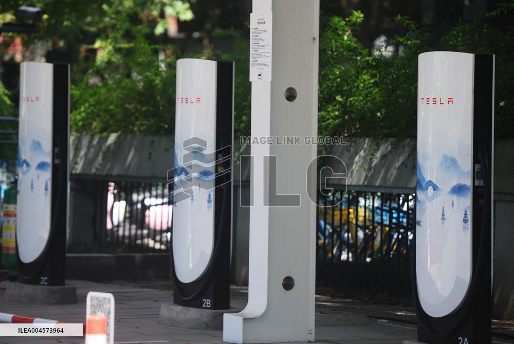 Tesla V4 Super Charging Pile