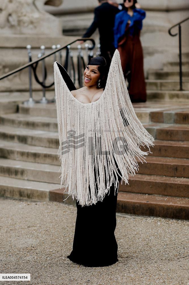 PFW - Schiaparelli Street Style