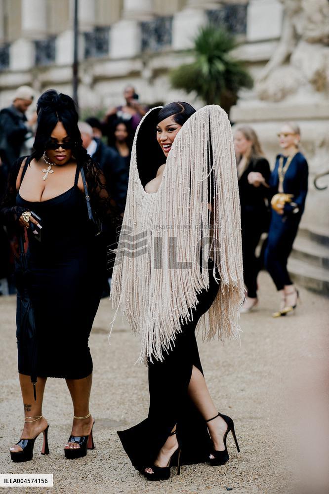 PFW - Schiaparelli Street Style