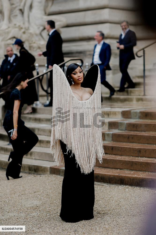 PFW - Schiaparelli Street Style