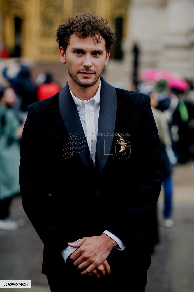 PFW - Schiaparelli Street Style