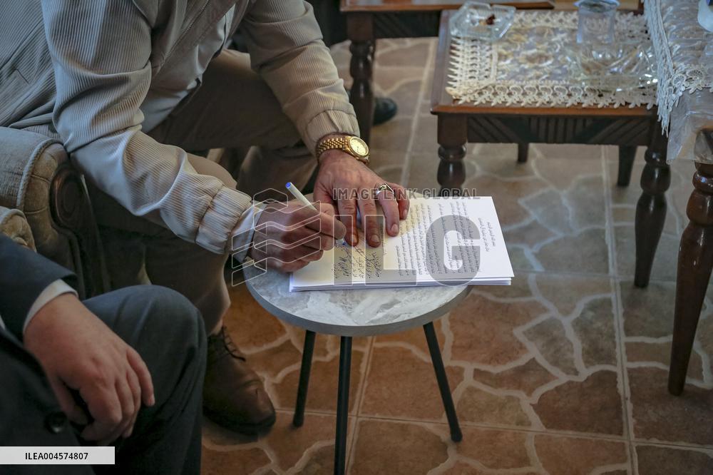 Hebron Family Disowns Relative Over Israel Ties - Palestine