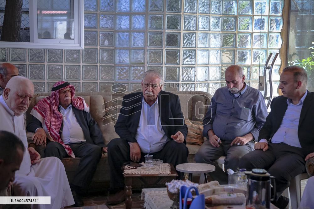 Hebron Family Disowns Relative Over Israel Ties - Palestine