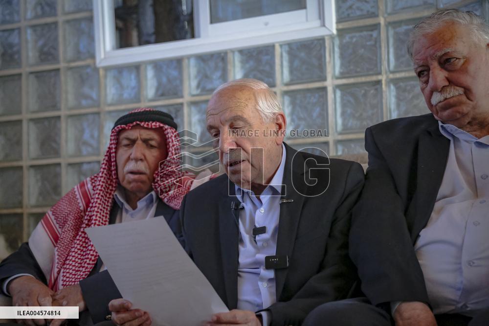 Hebron Family Disowns Relative Over Israel Ties - Palestine
