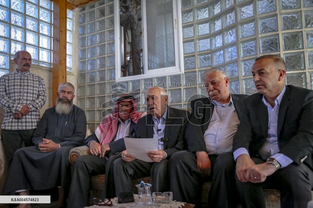 Hebron Family Disowns Relative Over Israel Ties - Palestine