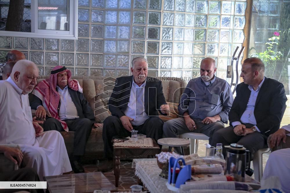 Hebron Family Disowns Relative Over Israel Ties - Palestine