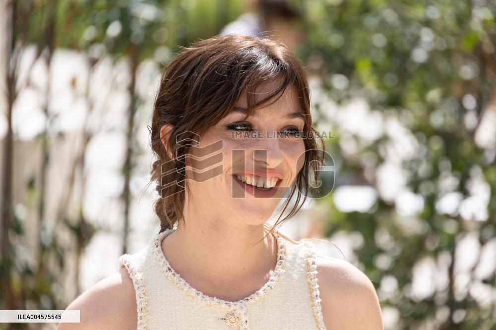 PFW Chanel Outside Arrivals NB