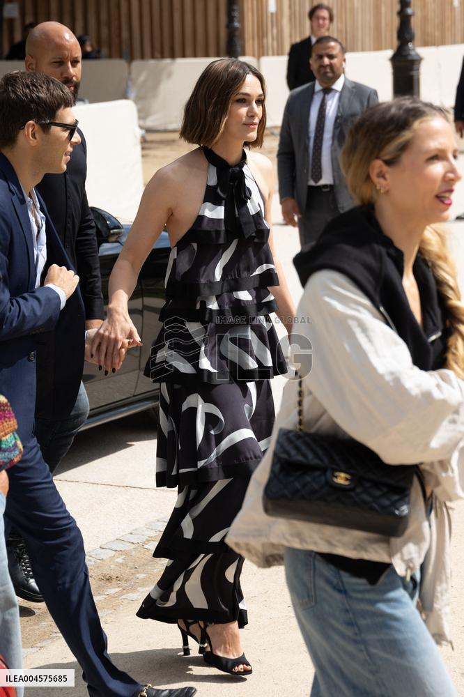 PFW Chanel Outside Arrivals NB