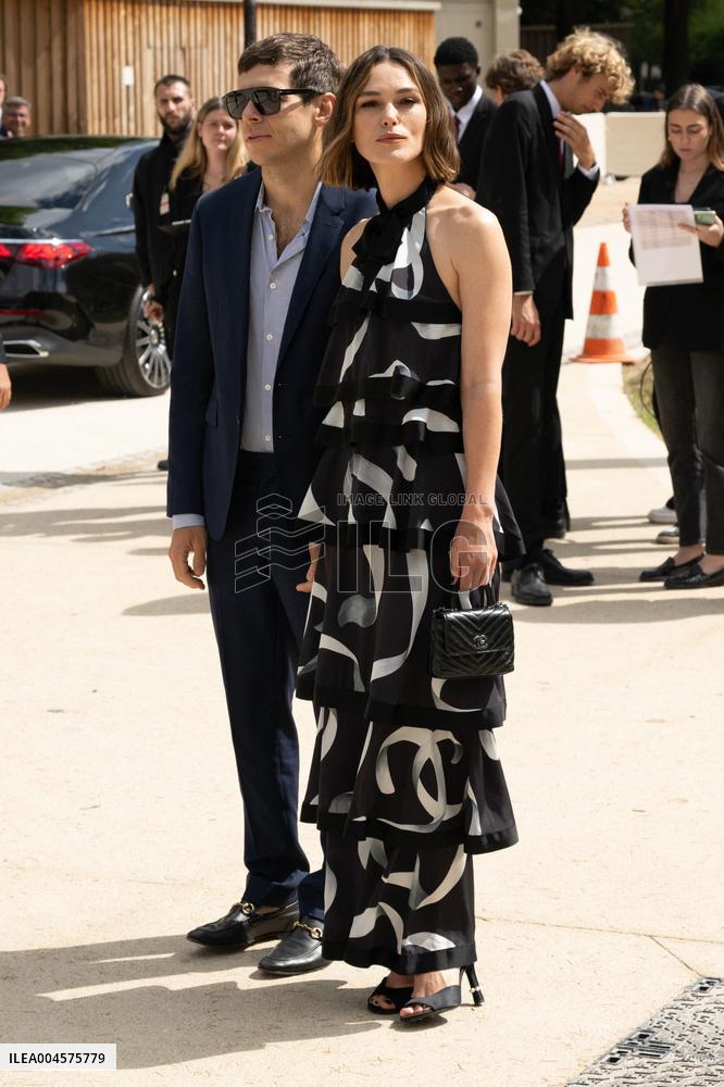 PFW - Chanel Outside Arrivals