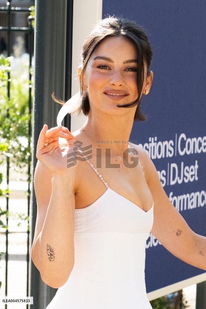 PFW - Chanel Outside Arrivals