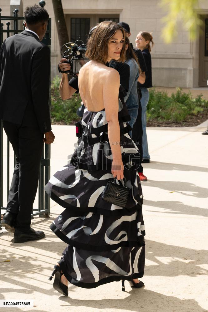 PFW - Chanel Outside Arrivals