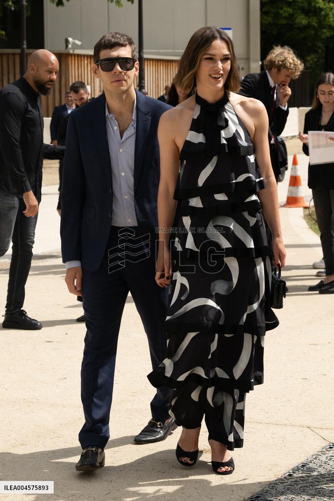 PFW - Chanel Outside Arrivals