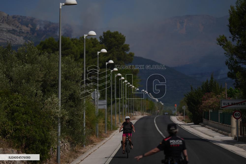 Thousands Told to Stay Home as Spain Forest Fire Rages on
