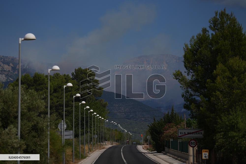 Thousands Told to Stay Home as Spain Forest Fire Rages on