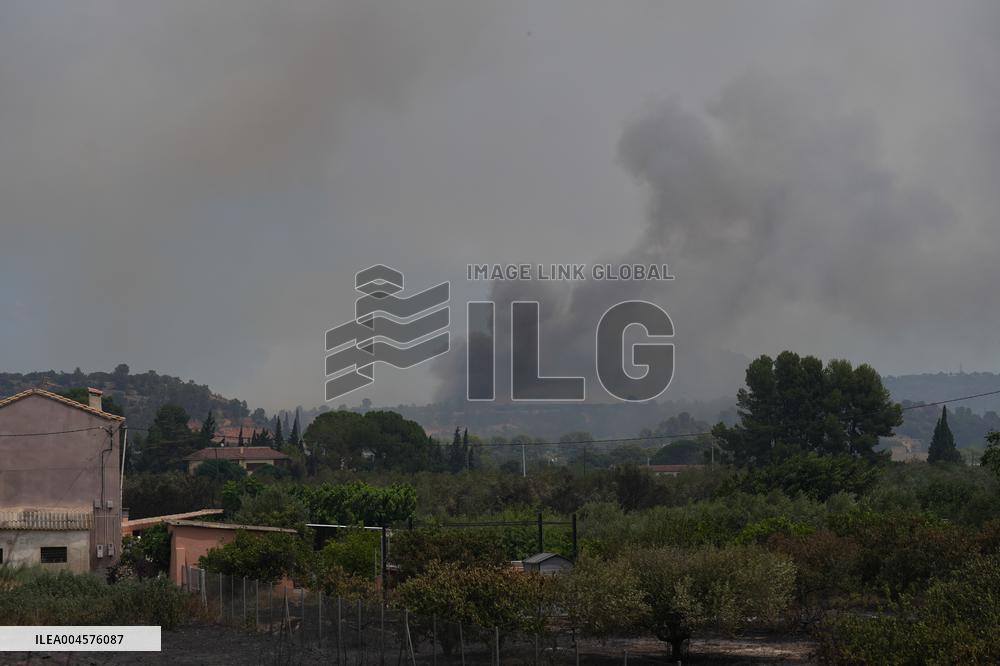 Thousands Told to Stay Home as Spain Forest Fire Rages on