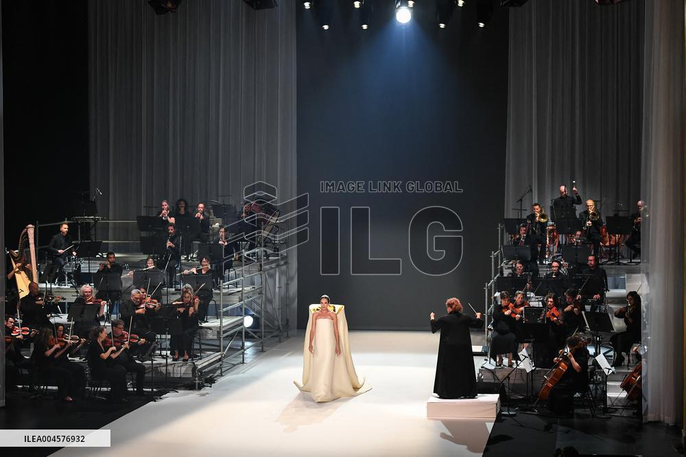 PFW - Stephane Rolland Runway in Paris FA