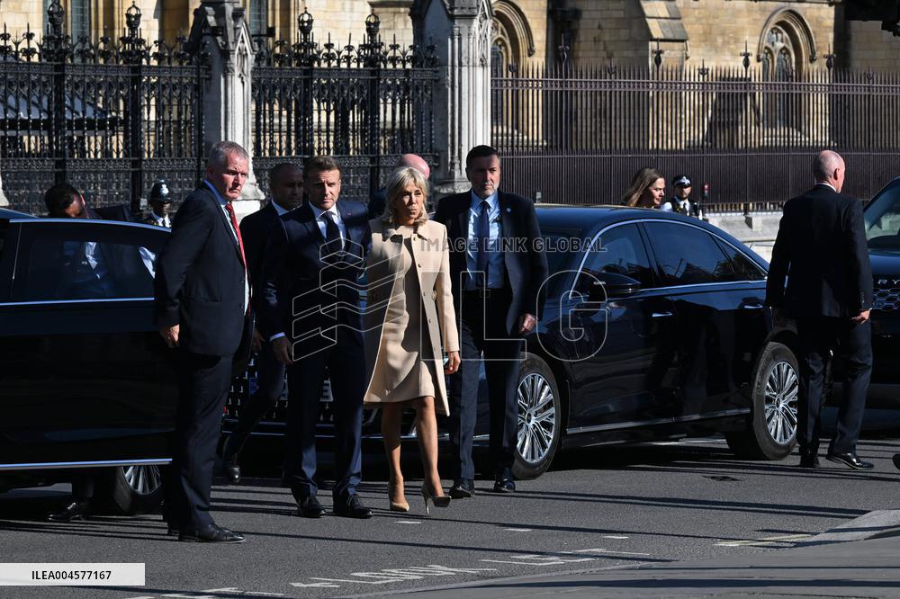 President Macron Pays Tribute to Winston Churchill - UK