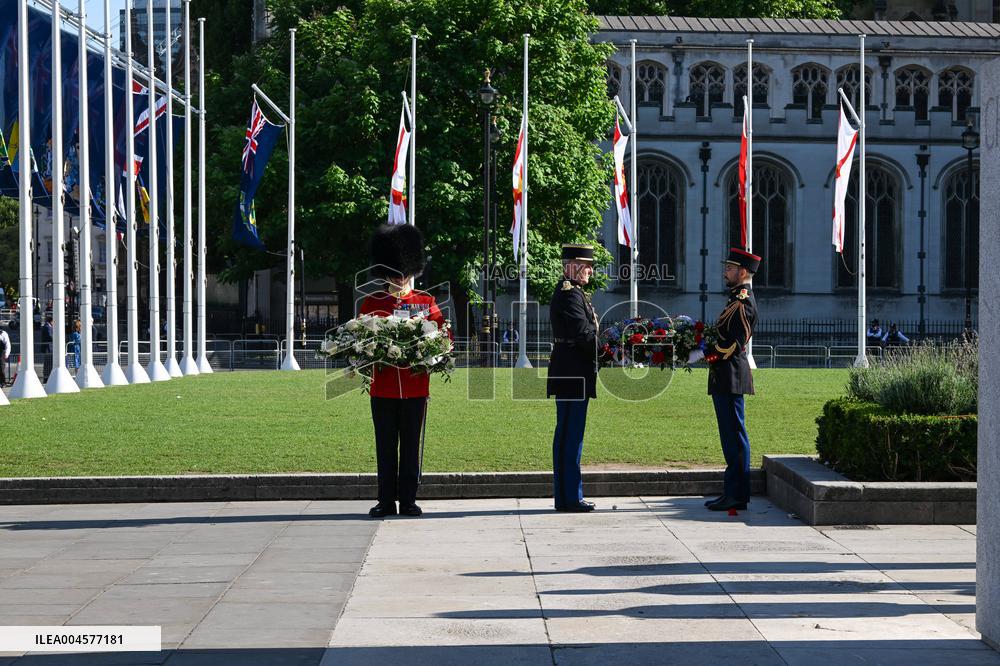 President Macron Pays Tribute to Winston Churchill - UK