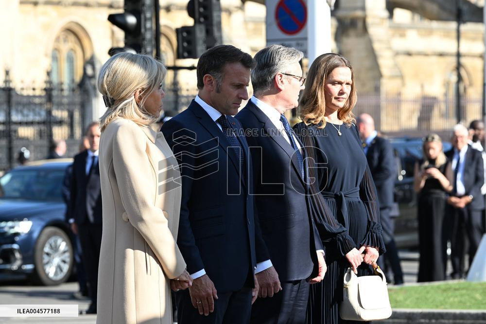 President Macron Pays Tribute to Winston Churchill - UK