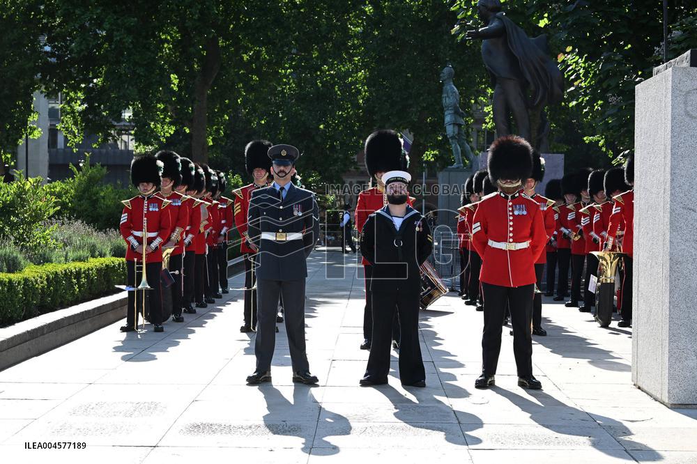 President Macron Pays Tribute to Winston Churchill - UK