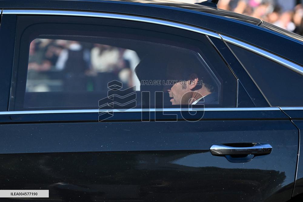 President Macron Pays Tribute to Winston Churchill - UK