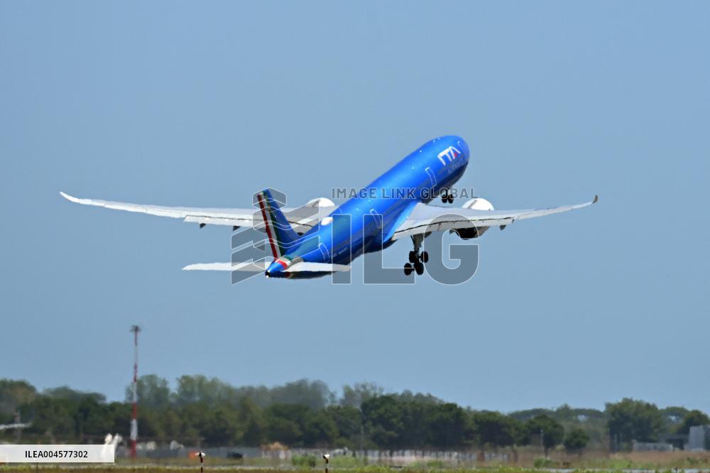 Planes to Fiumicino airport