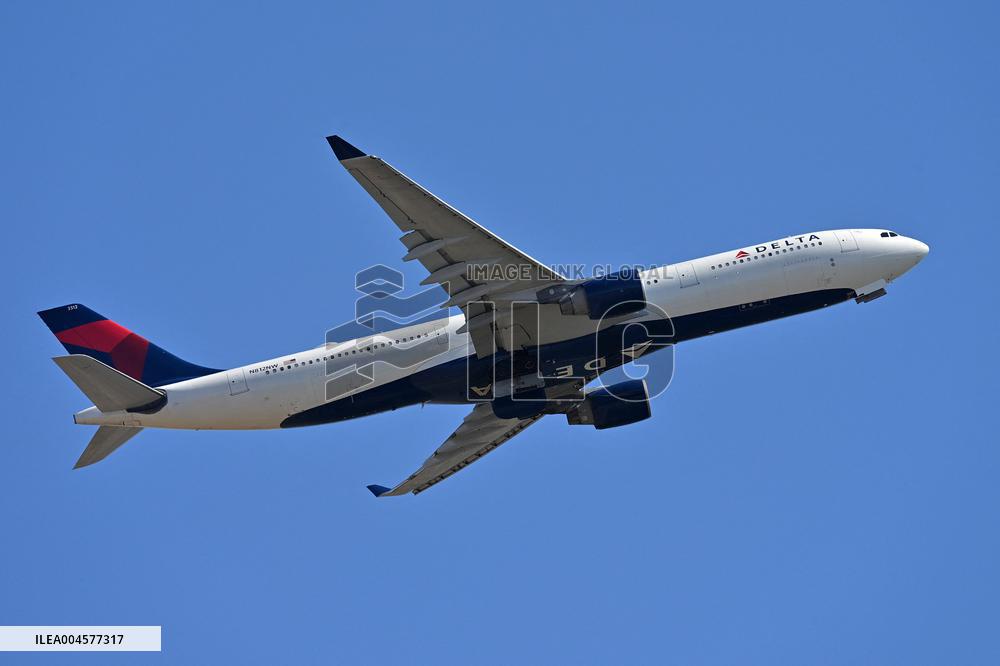 Planes to Fiumicino airport